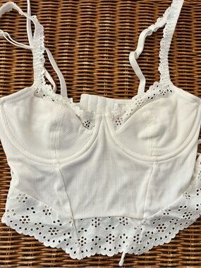 ⭐️3/$15⭐️Colsie white  Eyelet Lace Bustier Top